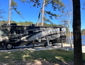 Fleetwood RV Expedition 38S