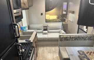 Modern Bunkhouse - Sleeps 8 - Delivery Available