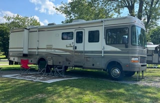 2000 Fleetwood RV Bounder 34T
