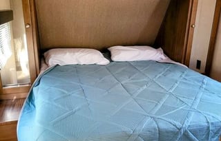 Rustic Retreat w/ bunkhouse! *Free Delivery*