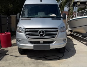 Thor Motor Coach Sanctuary 19P