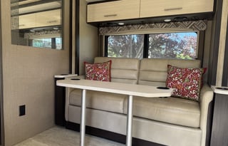 2020 Thor 25' Axis Motorcoach with eBike option