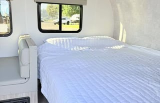 2025 Winnebago • Modern, Easy Tow • Sleeps 5