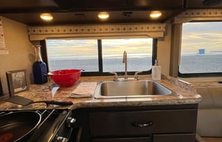 C11:Thor Luxury*NEW*STARLINK-10Sleep-Private Suite