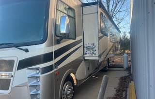 Luxury on the Road: Rent the Coachmen Encore 325SS