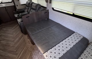 2021 Dutchmen 2503REF – Modern and Comfortable