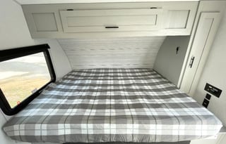 Z RV Adventure "LYNN"