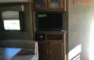 26' travel trailer,  Starlink internet available!