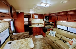 Easy to Drive Thor Hurricane 31G with Bunkbeds