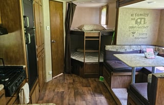 RV - 6 Miles to Bethel Woods set up on sheep farm