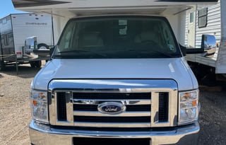 2018 Jayco Greyhawk 29MV - Like new!