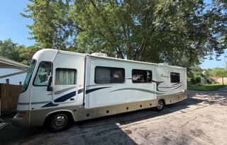 34’ Windsong RV – Low Miles, Sleeps 7