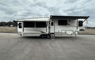 "Hill Country Cougar" Keystone Cougar 368MBI