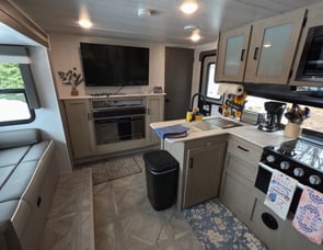 Forest River RV Wildwood X-Lite 28VBXL