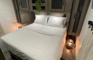 Deluxe Farmhouse Glamper