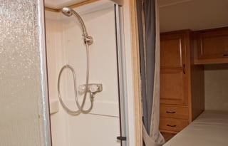 Easy to Drive 2017 Thor Motor Coach Majestic 28A