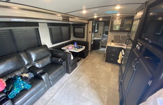 Luxury 35ft Trailer, delivery only, dogs ok