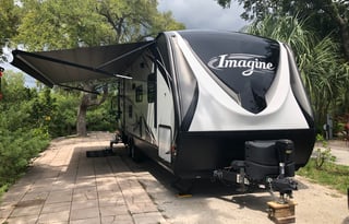 Couples Luxury RV Retreat – Pet-Friendly