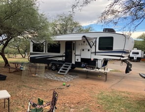 Keystone RV Arcadia Half-Ton 3250RL