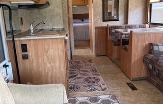 Winnebago Vista - Fully Stocked and clean!