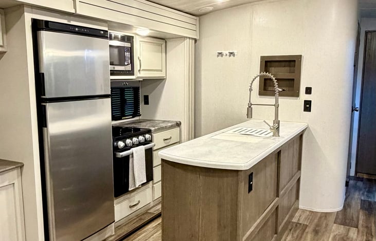 Kitchen with a large island and plenty of storage