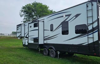2017 Grand Design Momentum 350 M Toyhauler