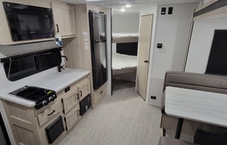 2024 EAST TO WEST Silver Lake LE 18BHLE