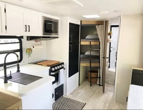 Prime Time RV Tracer 24DBS