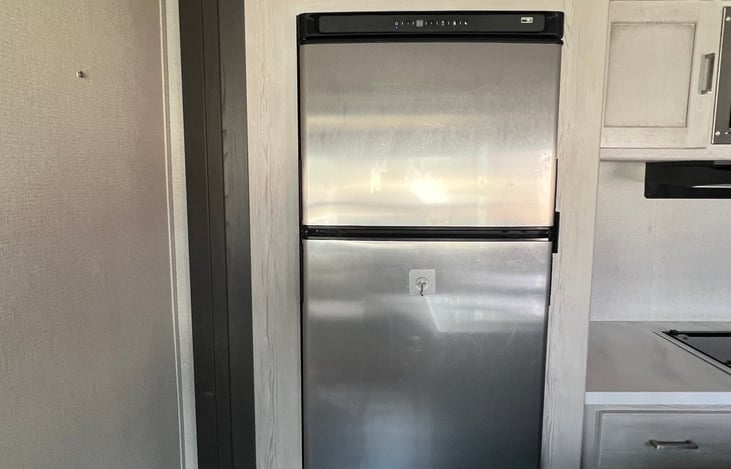 Freezer/ fridge
(The site cropped our photos and I do not know how to fix)