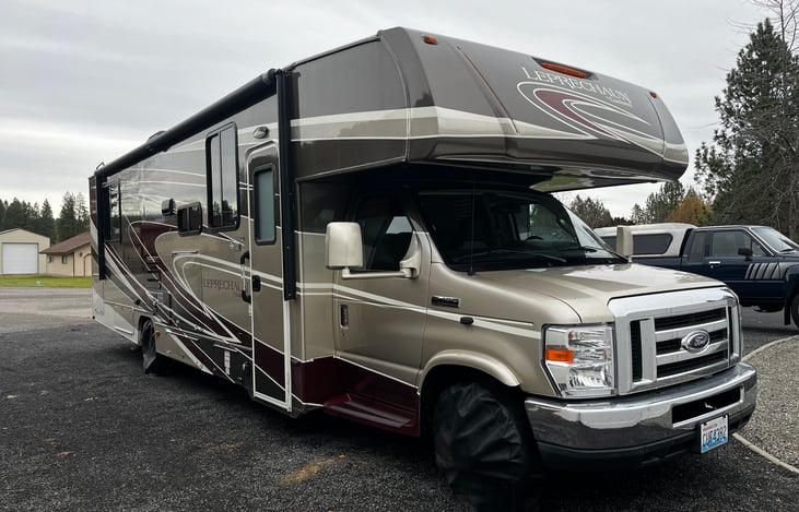 Easy low step up entry. Auto leveling jacks! 2 Slide outs makes this RV very spacious!