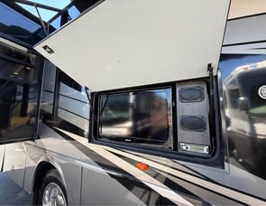 Winnebago Adventurer 35P