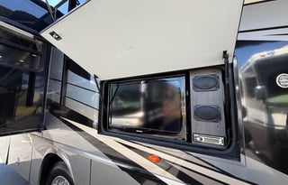 Winnebago:King Bed • FREE WiFi • Solar