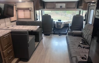Harvey the RV - King bed & bunks, 2 A/Cs, Sleeps 6