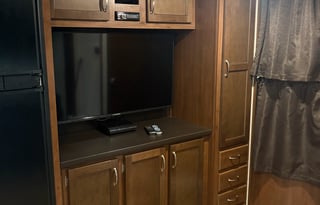 Spacious 28’ Camper – Perfect Family Getaway!