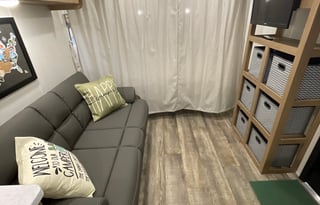 NEW 2024 29ft Light Weight Sleeps 8 Forest River