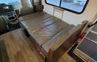 JANICE-2018 Forest River Sunseeker Bunkhouse