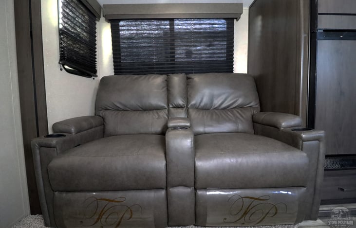 2022-Grand-Design-Transcend-Explor-297-QB-Copyright-at-StoneMountainRVs-dot-com