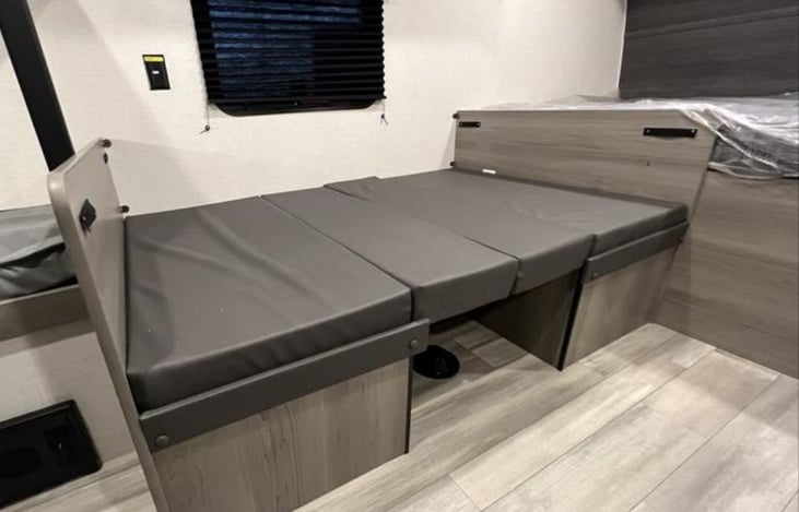 dinet that turns into a bed