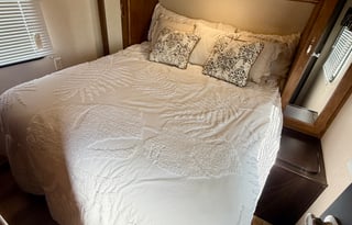 2018 Forest River Salem 30KQBSS **Separate Bunk**