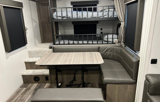 Family friendly bunkhouse with a king sized bed!