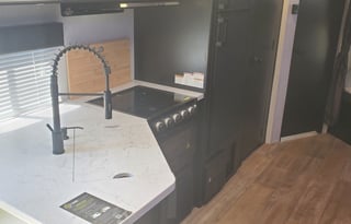 2021 Cherokee Grey Wolf (Sleeps 10)