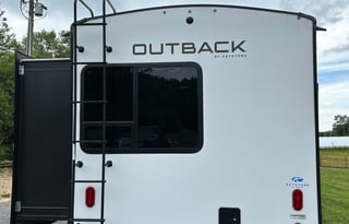 Outback | Large & Luxurious w/ Bunkhouse Sleeps 10