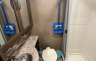 Comfy 2020 Thor 30’ Freedom Elite Bunkhouse