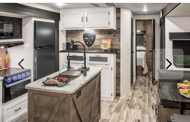 Huge kitchen and bar with plenty of space for food and drink.
