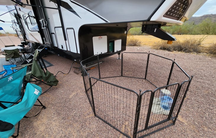 Pet Enclosure and Water/Feeders included.