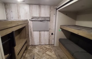 SLEEPS 9 100 weekday special, HUGE Temp housing