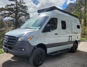 Winnebago Revel 44E