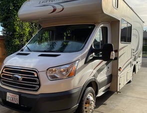 Coachmen RV Leprechaun 210QB Ford 350