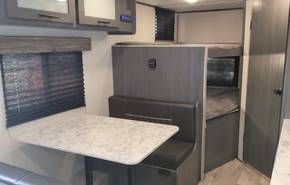 ★FULL size BUNKS★Sleeps 6★Exit 407