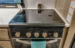 SLEEPS 6 + Outdoor fridge & Grill